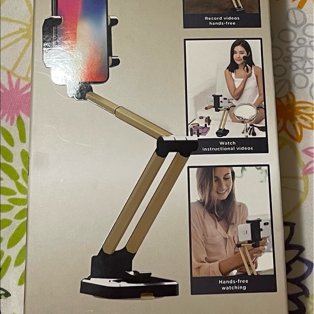 📱 Holdable portable phone stand great for selfies